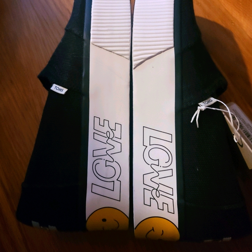 Tom's shoes